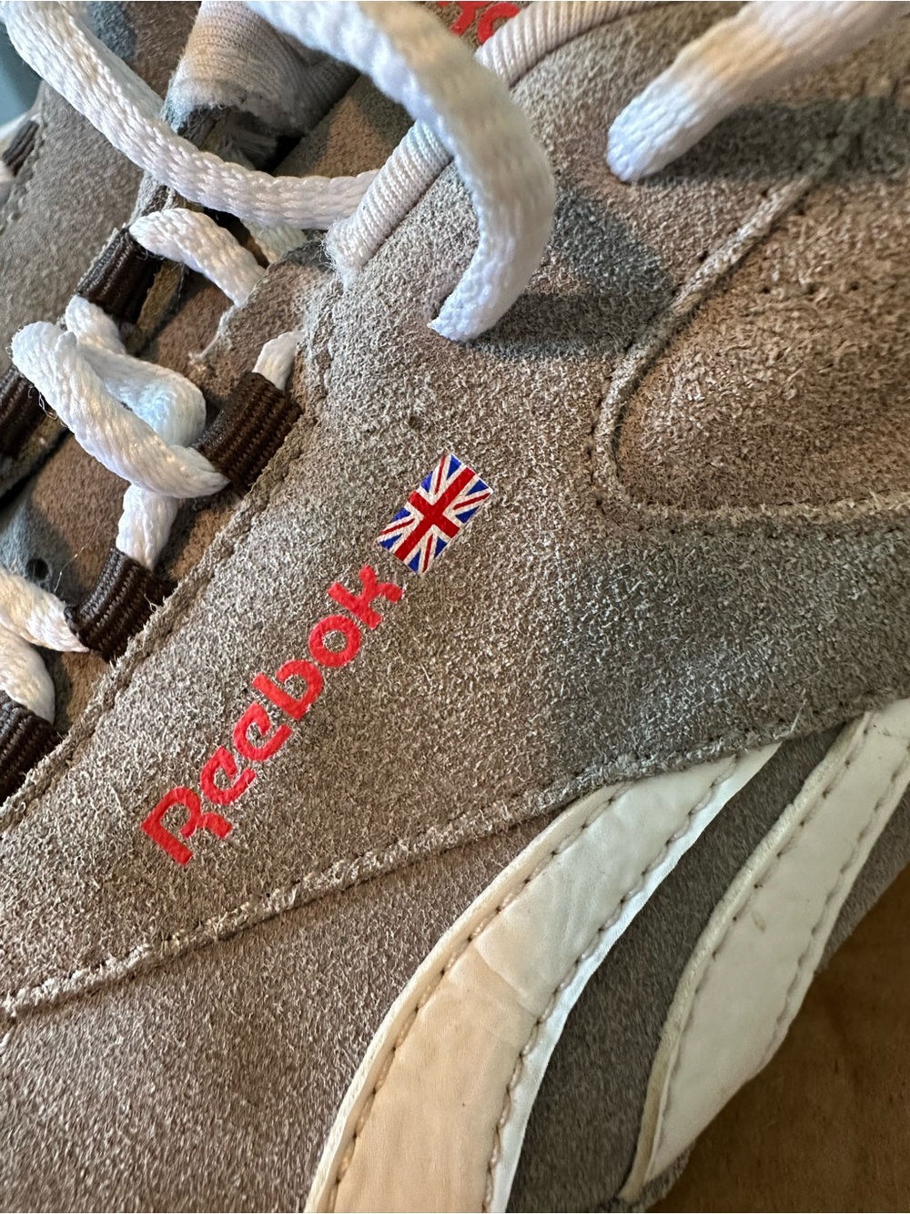 Reebok Gray Suede US8.5 Low Top Lace Up Athletic Sneakers Solid Rubber Sole